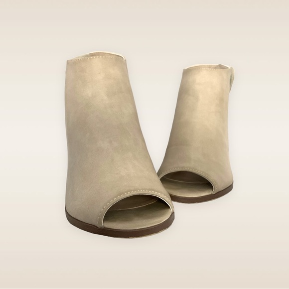 Spring Summer Chic Casual Leather Peep Toe Heel Booties in Beige Brown (US/CA 6) - Picture 2 of 9